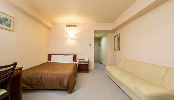 【ダブルベッドルーム】　約24平米・ダブルベッド（140cm）1台