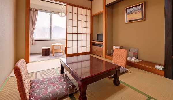 *本館和室6畳/一人旅やカップルでのご宿泊におススメ！ごゆっくりお寛ぎ下さい。
