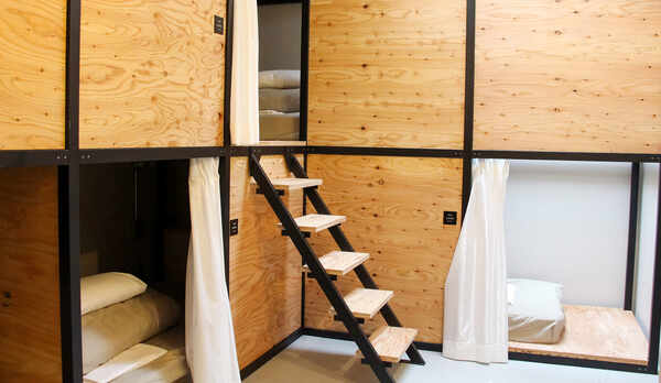 ・【ドミトリー】北海道の木「カラマツ」に囲まれています