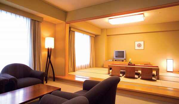 和洋室　和室+リビング　和室は畳9畳