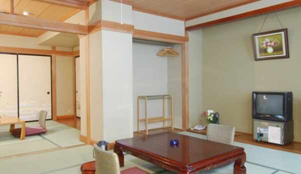 ２０畳和室　間仕切りタイプ