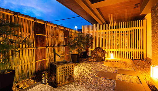 ■モダン石庭付■ 和室42平米（4名定員）＜日本庭園側＞