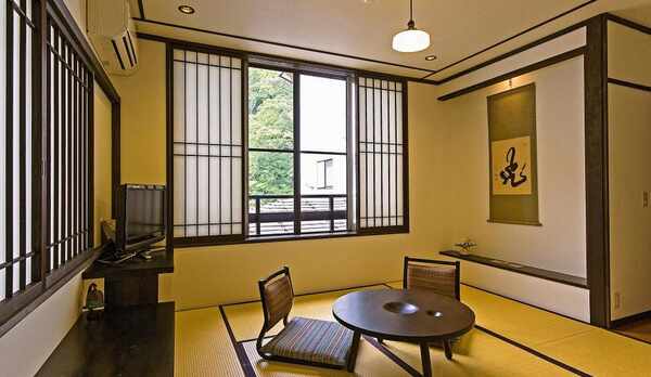 客室　「うぐいす」