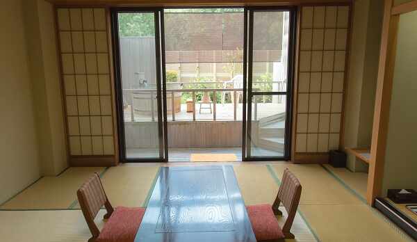 湯に浸かる、目をつむる、耳を澄ます。誰にも邪魔されない幸せ。