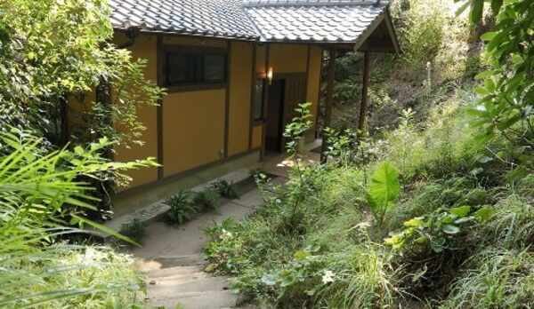 木々に囲まれた　離れとなっております☆