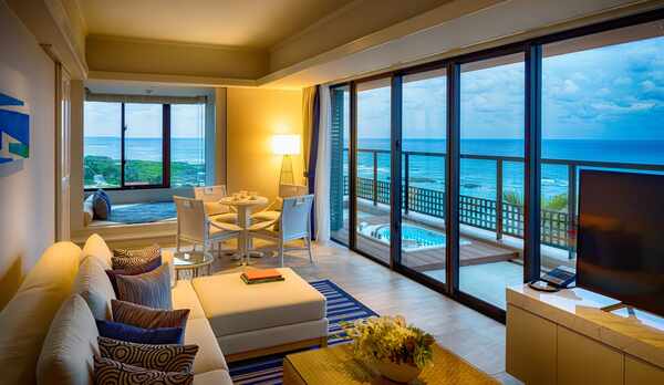 【ミラージュフロア】プレミアスイート 　ジャグジーとデイベッドを備えたスイートルーム