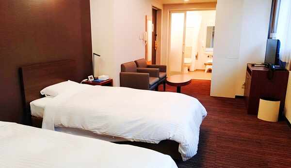 【禁煙/洗濯機付】デラックスツイン 31㎡シングルベッド2台 広々としたお部屋です♪