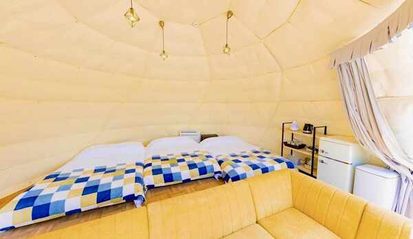 ⑤ドームテント　ダブルベッド&times;3