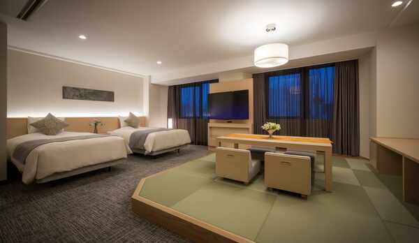 【2018年改装★和洋室】幅120cmのベッド2台を配した洋室と和室の特別室。最大4名様までご利用で