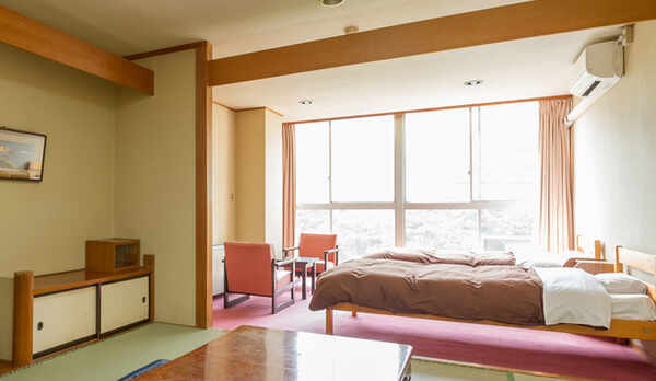 入口からの和洋室