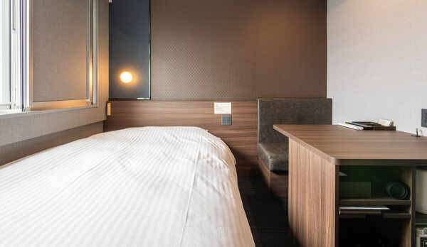 広々としたデスクで作業もしやすいです