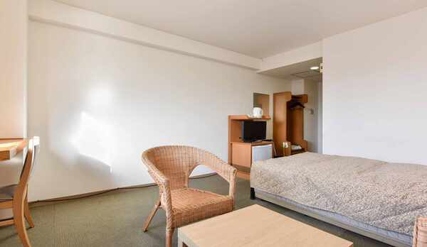 *【客室一例】ラージシングル（バストイレ付）/全室Wi-Fi無料接続可です。