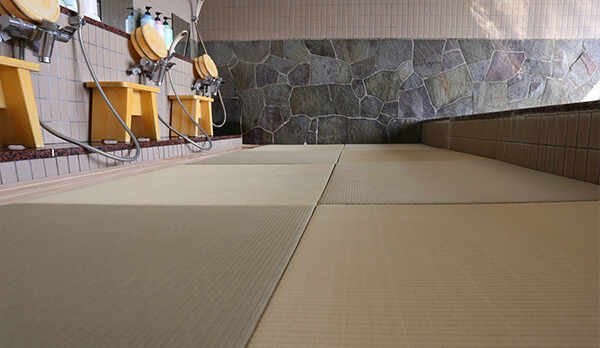 畳敷きのお風呂です