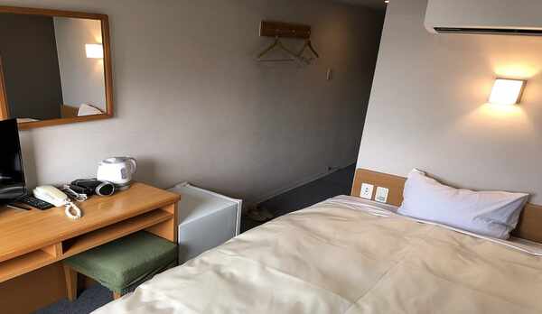 シングルルーム【12平米／140センチ幅ダブルベッド】