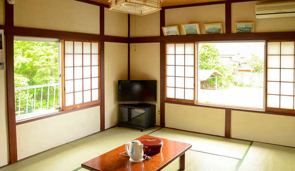 ・シンプルで飾り気のないお部屋です。各種アメニティーも完備