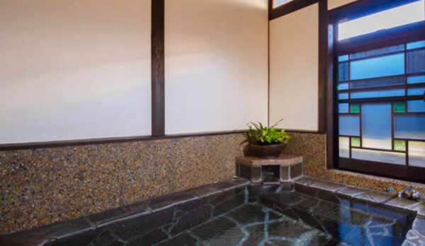 館内の貸し切り温泉