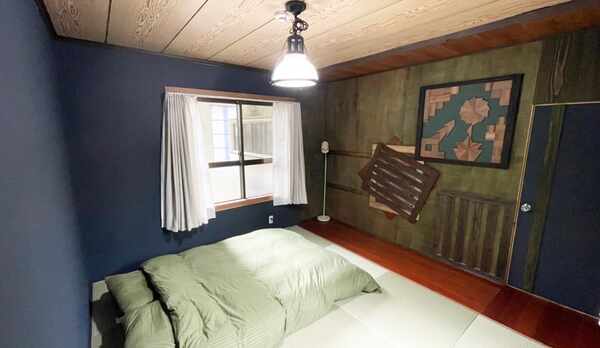 ・【寝室】木の温もりを感じる落ち着く和室です