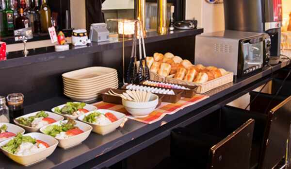 *ご朝食一例/一日の活力となる朝ごはんは、バイキングスタイルで。パン・サラダ・スープすべて食べ放題！