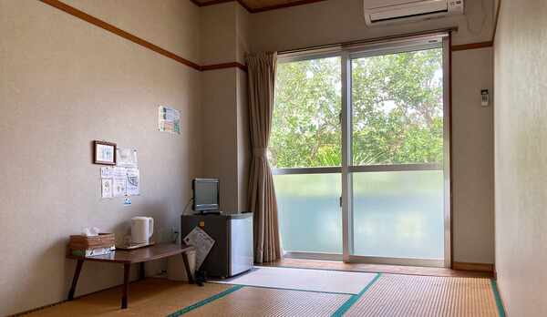 ・＜和室（6畳）一例＞畳でリラックスしながら海を眺められるお部屋