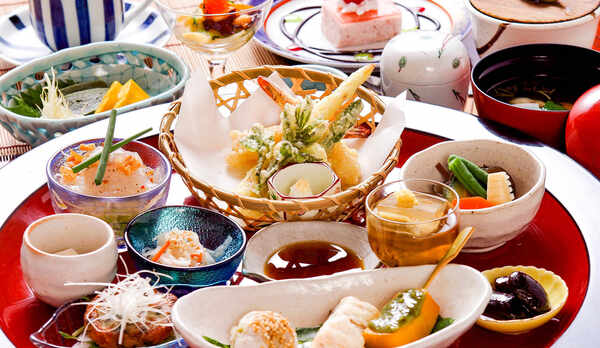 ・季節の食材を使ったお料理が評判です