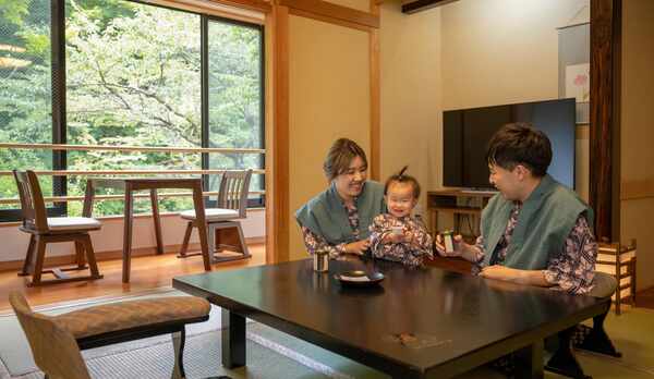 【和室（一例）】　新館のお部屋は、川のせせらぎを愉しみながら、ごゆっくりお過ごし頂けます。