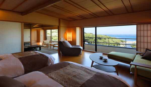 ２F　次の間付客室（海側１０畳+８畳）【和洋室】