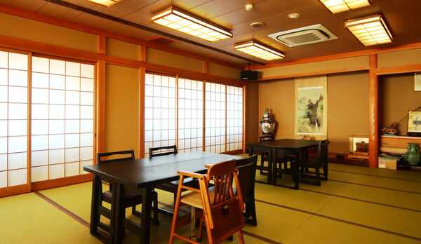 広間　お食事処