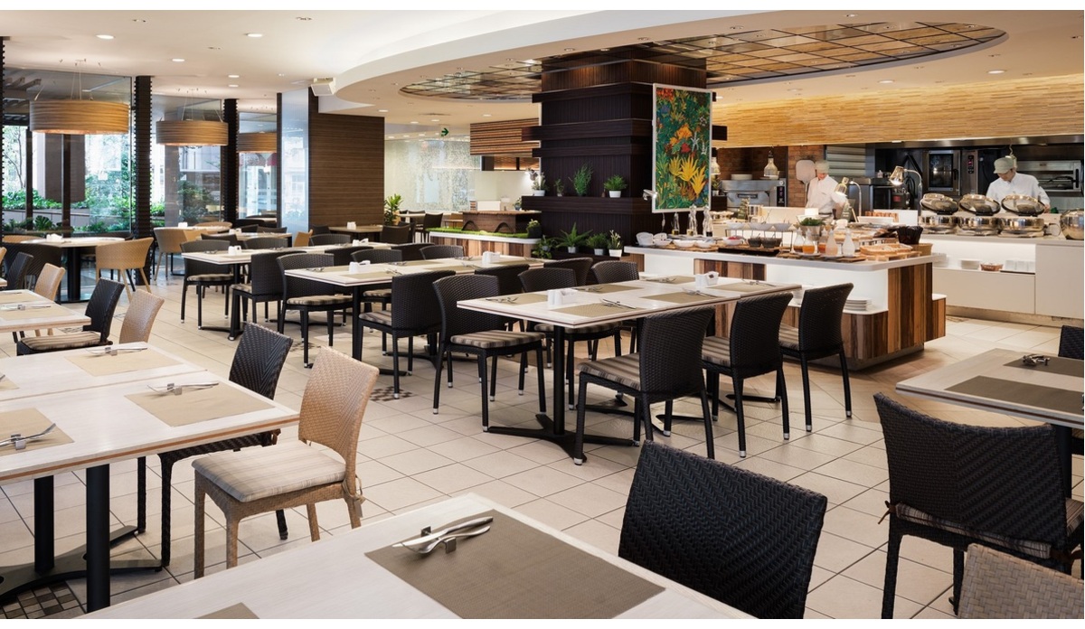 1階 オールデイダイニング クラウンカフェ