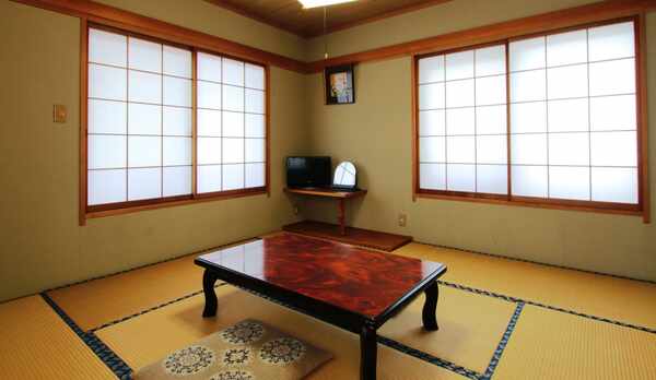 7.5〜8畳タイプの客室一例