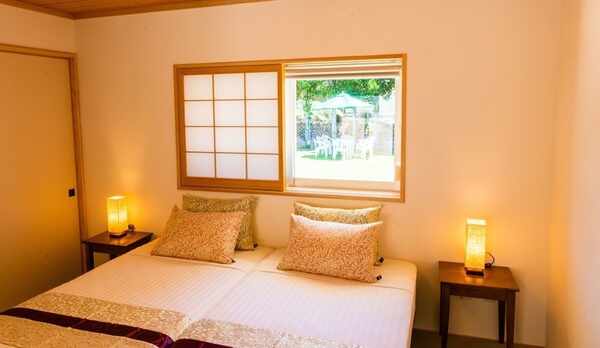 ベッドルーム（シングル&times;２）