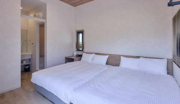 ツインルーム全体：3点セパレート式の水回り設備