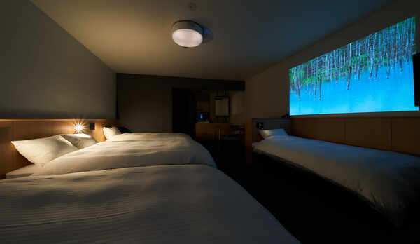 全客室に「popIn Aladdin」完備。自分だけのシアタールームを大阪でお楽しみください