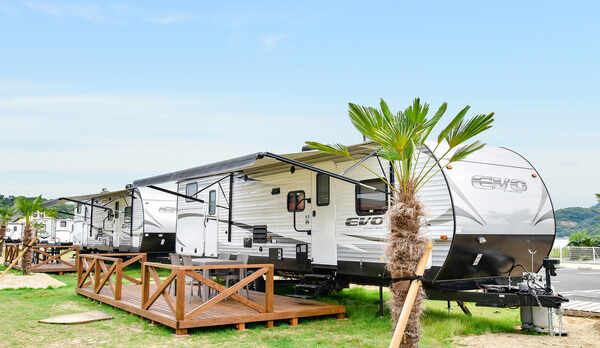 *【トレーラーハウス】アメリカから直輸入した「EVO」。ホテル並みの快適空間です！  