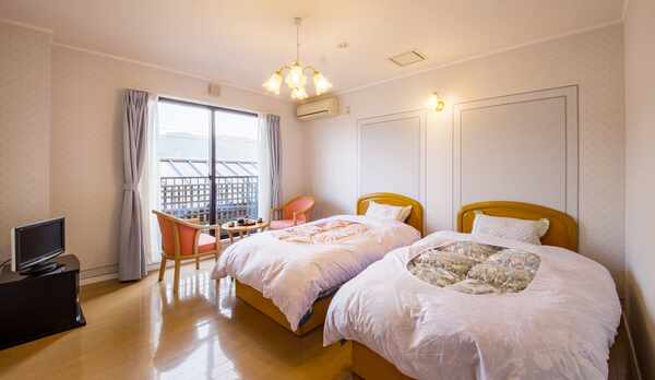 *【洋室】広々としたバリアフリー対応のツインになります。