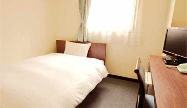 シングルルーム。全室Wi-Fi対応でお仕事の準備もOK！