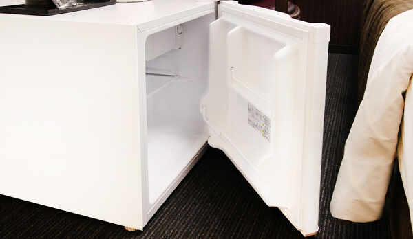 冷蔵庫完備（中身が空の状態） 食べ物・飲み物を持込みOK、自由にご利用下さい