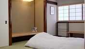 2階小客室「武藏」　畳にぺたんと座って過ごす