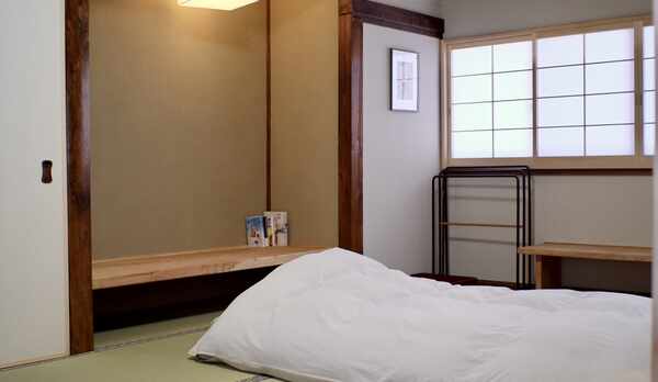 2階小客室「武藏」　畳にぺたんと座って過ごす