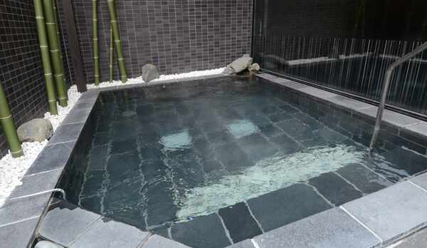 露天風呂（男性浴場のみ）