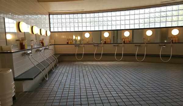 広い洗い場（浴室）