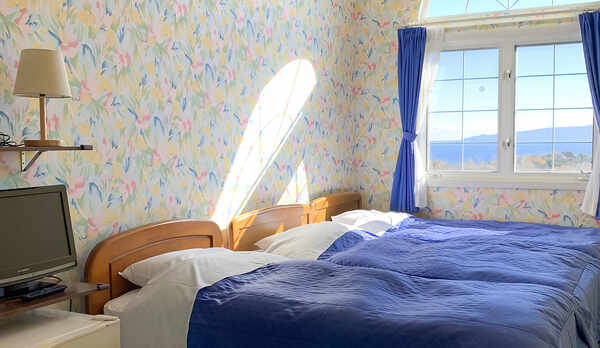 ・角部屋で明るいトリプルルームです