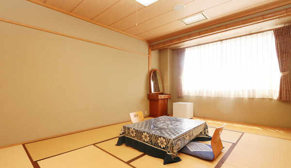 10畳+広縁■全てのお部屋に冷蔵庫完備しております