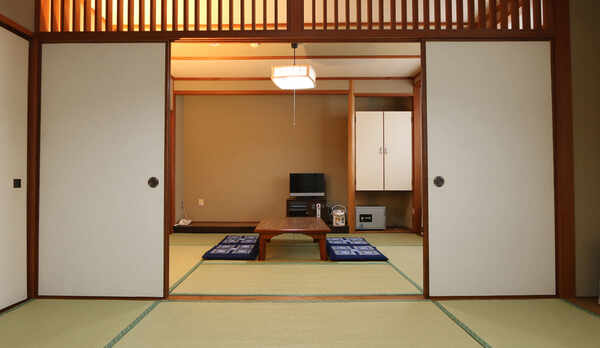 グループのお客様に最適な広々2間タイプの和室。