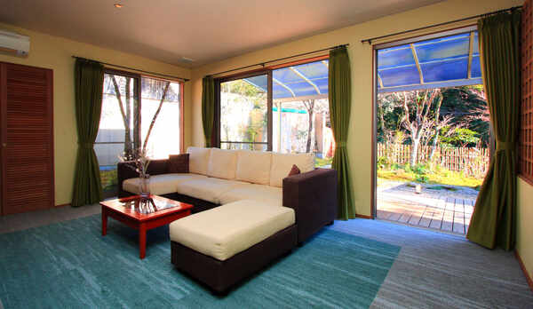 プレミアムスイート花　リビングルーム