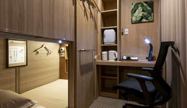 専用デスク＆高級チェア＆キャビネット付き！プレミアルーム