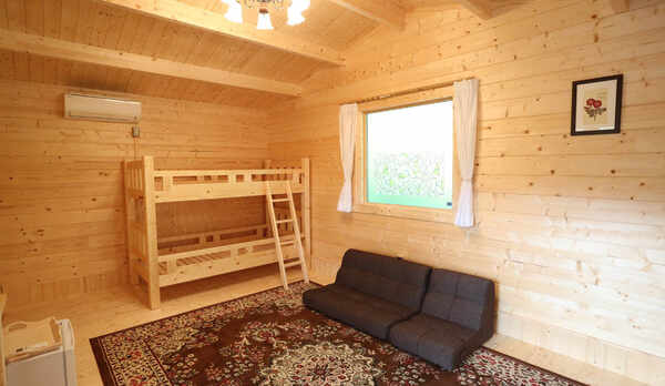 木のぬくもりがある室内（ゆとろコテージ一例）