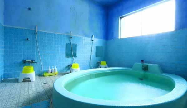 お風呂の様子。温泉ではありませんがゆっくりお入り頂けます。