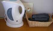 各部屋に電気ケトルとドライヤー