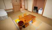 [本館和室] 畳のお部屋でのんびりお過ごしください