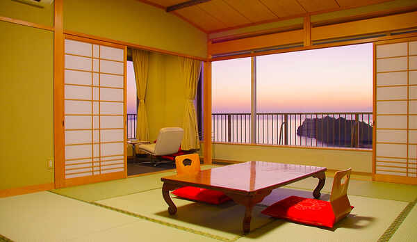 角部屋１２．５畳